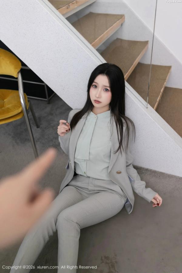  [XiuRen]高清写真图 2026.01.28 No.11285 杏子Yada 性感OL服饰第14张图片